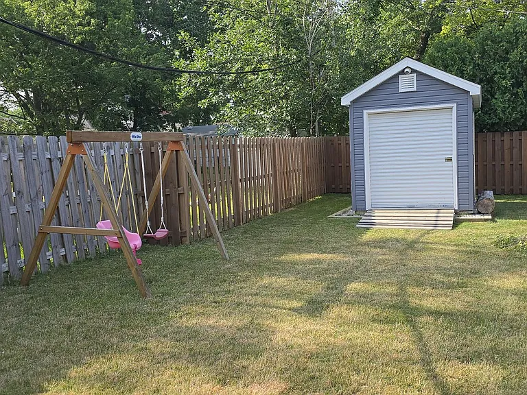 1101 Eastwood Ave — Photo 3