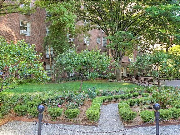 3rd image of 80 La Salle St APT 20F