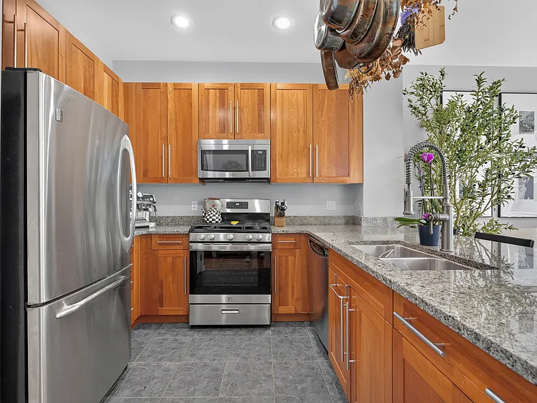 1200 Grand St #429 — Photo 3