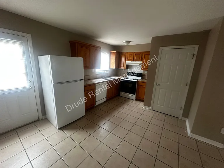 14018 Virginia Dr #2 — Photo 7