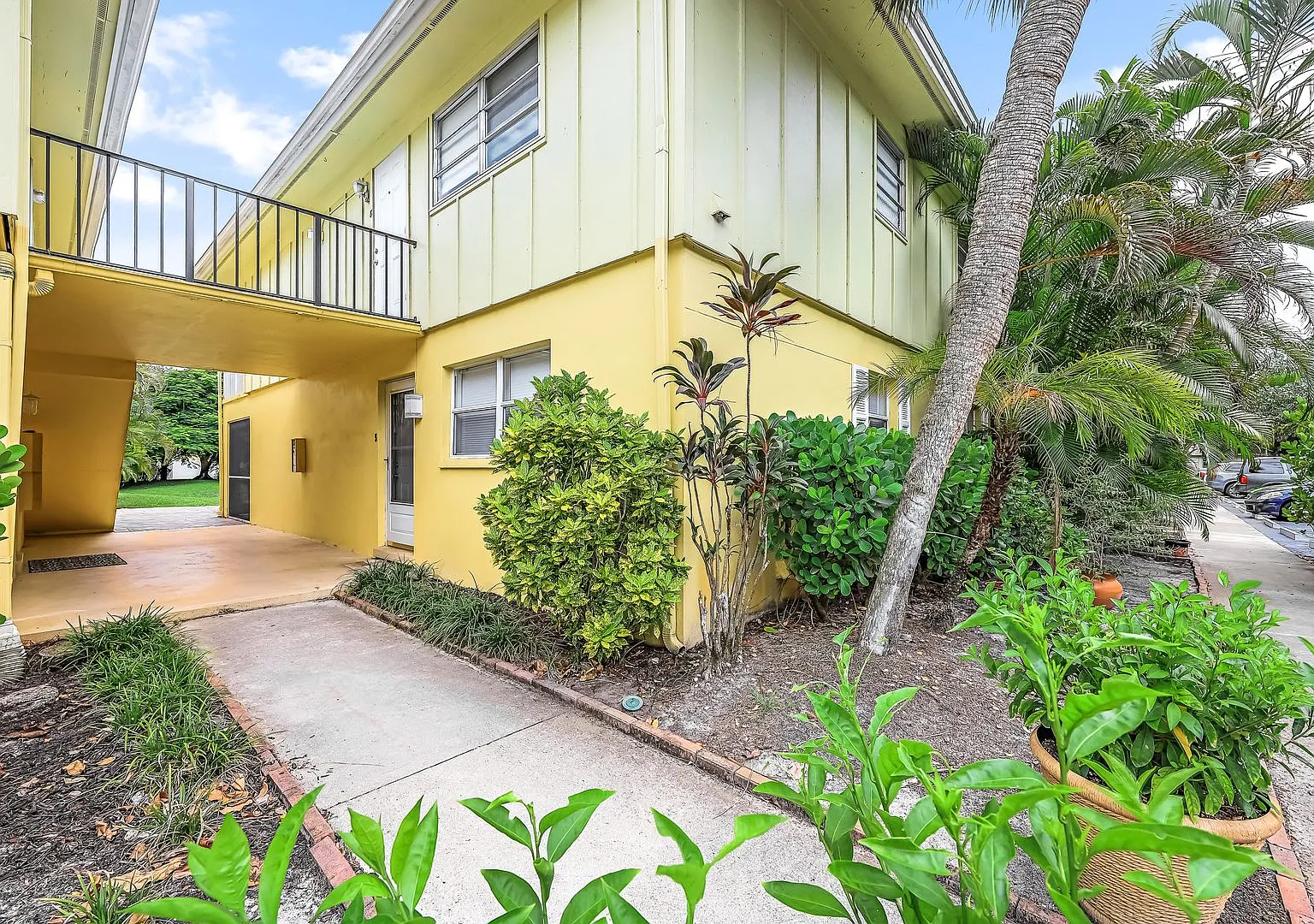 2 bed, 1160 sqft, $2,695 — Photo 3