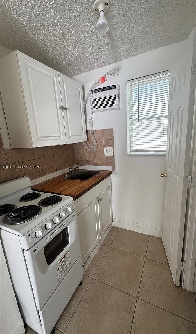Studio, 290 sqft, $1,300 — Photo 4