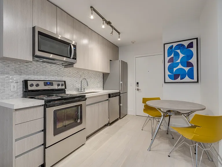1425 Haro St #105 — Photo 9