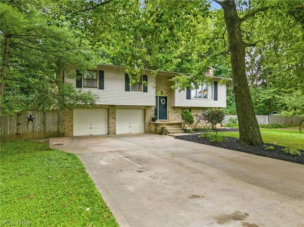 7910 Burkey Rd NW, North Canton, OH 44720