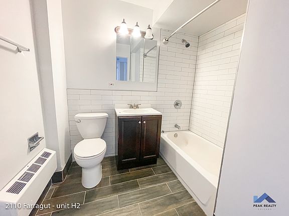 3rd image of 2104 W Farragut Ave #2120-F1