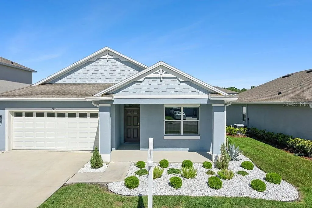 4 bed, 2.0 bath, 1846 sqft, $2,400 — Photo 1