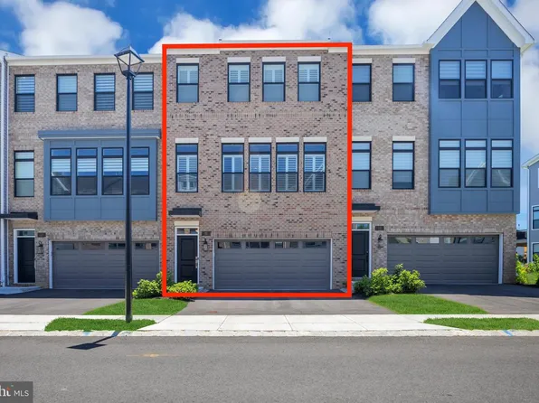 15 Linder Ct, Middletown, NJ 07748