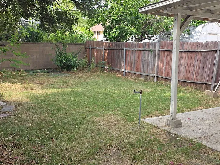 544 San Francisco Ave — Photo 9