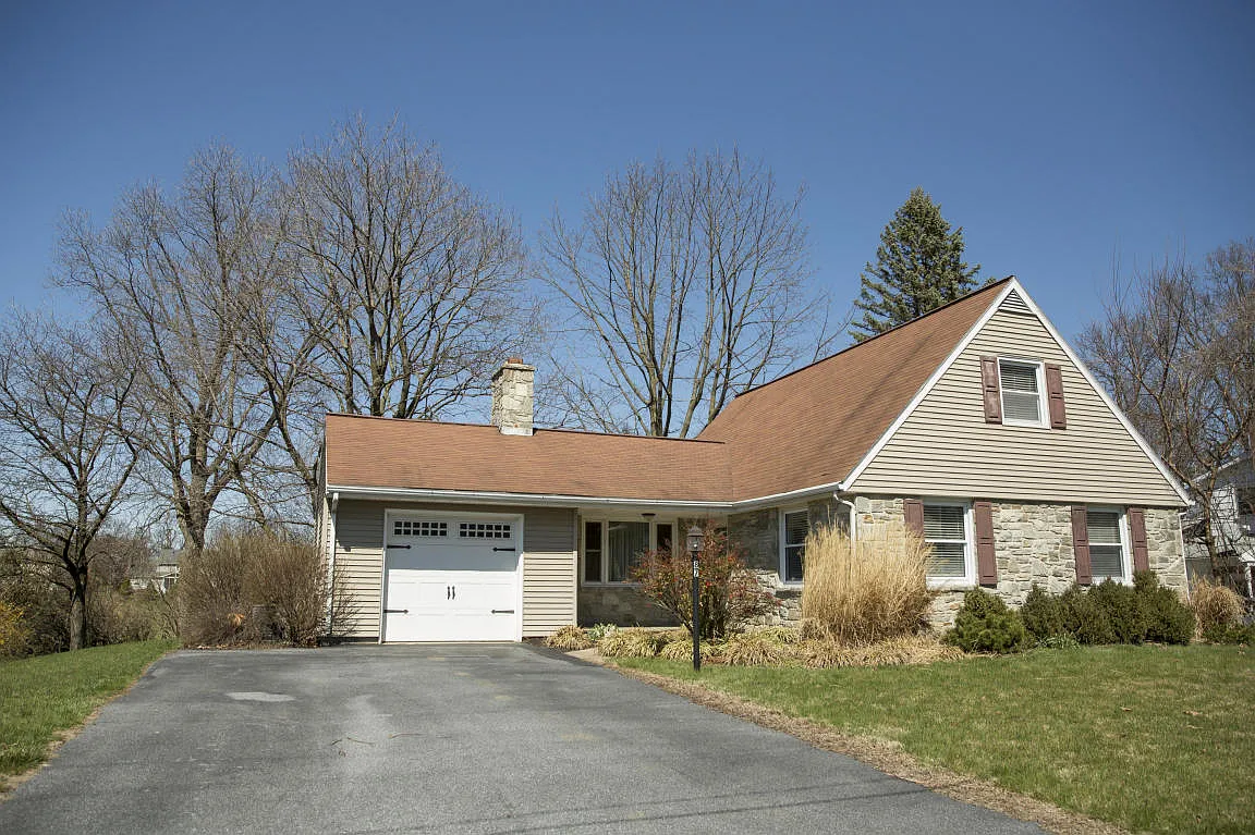 87 Blaine Ave photo 1