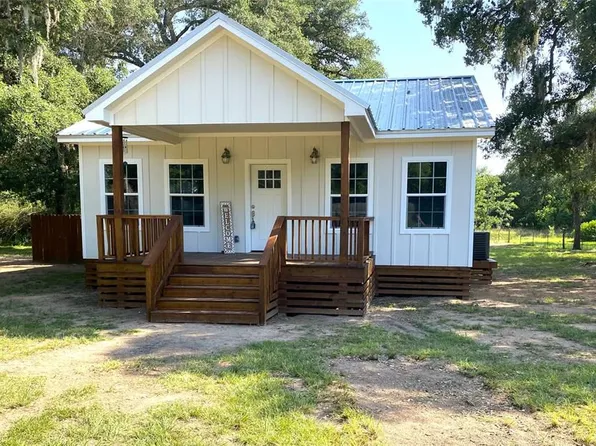 103 Woody Ln, Sheridan, TX 77475