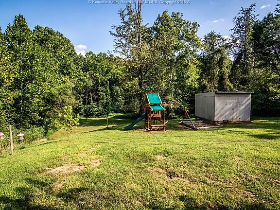 3rd image of 496 Woodland Dr