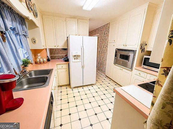 5th image of 120 Wood Valley Ln