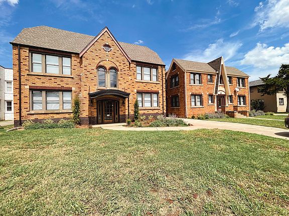 3rd image of 831 East Dr