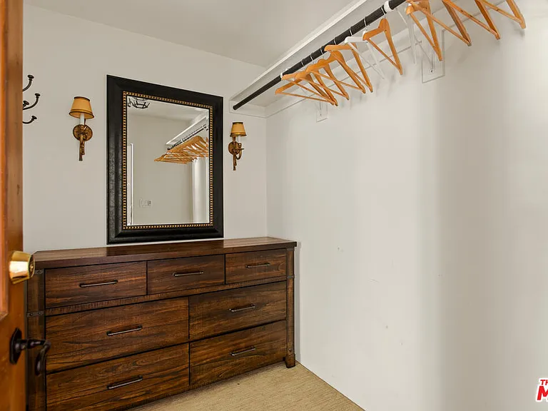 1407 N Beverly Dr — Photo 47