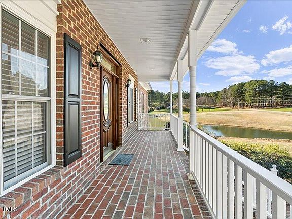 4th image of 615 Woodland Trl