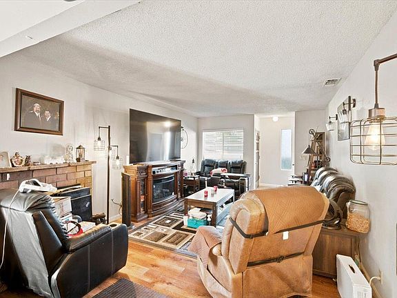 3rd image of 2612 Los Nogales Way