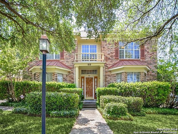 3rd image of 818 Amberstone Dr
