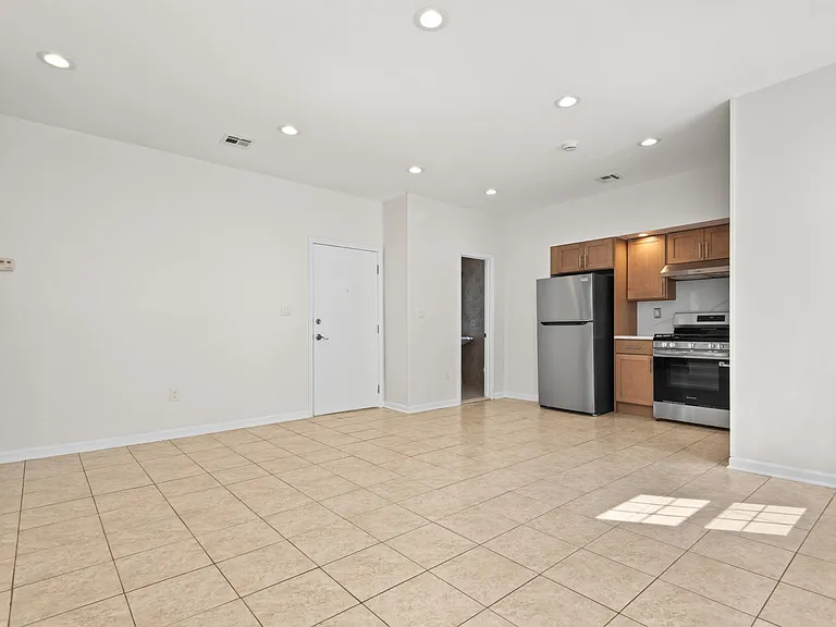 28 Armstrong Ave #2 — Photo 3