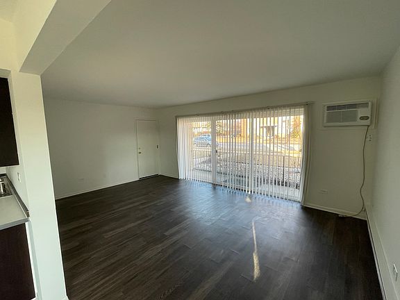 4th image of 11040 S Kilbourn Ave APT 6
