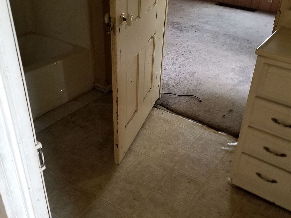 2nd image of 1411 E Walnut St