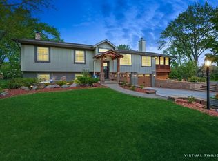 15200 W Pinewood Ln, Libertyville, IL 60048