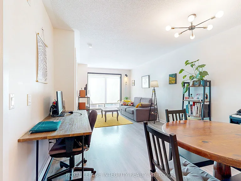 138 Somerset St W #203 — Photo 12