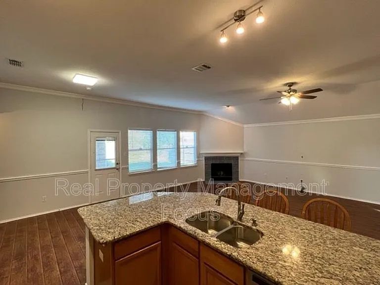 1004 Trickham Dr — Photo 9
