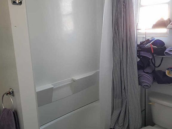 5th image of 2325 Catharine St Floor 3