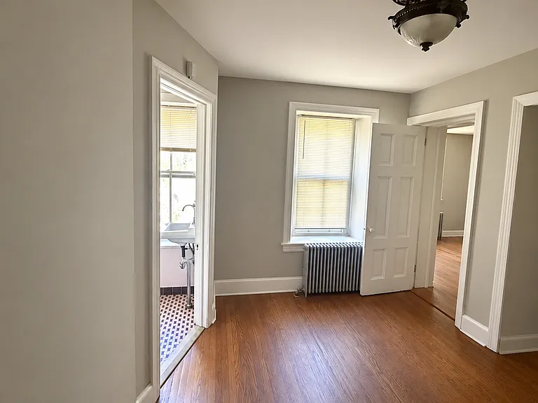 5911 Greene St #1R — Photo 3