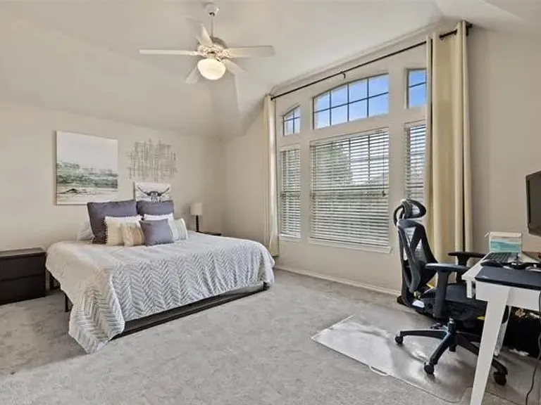 2051 Chisholm Trl — Photo 14