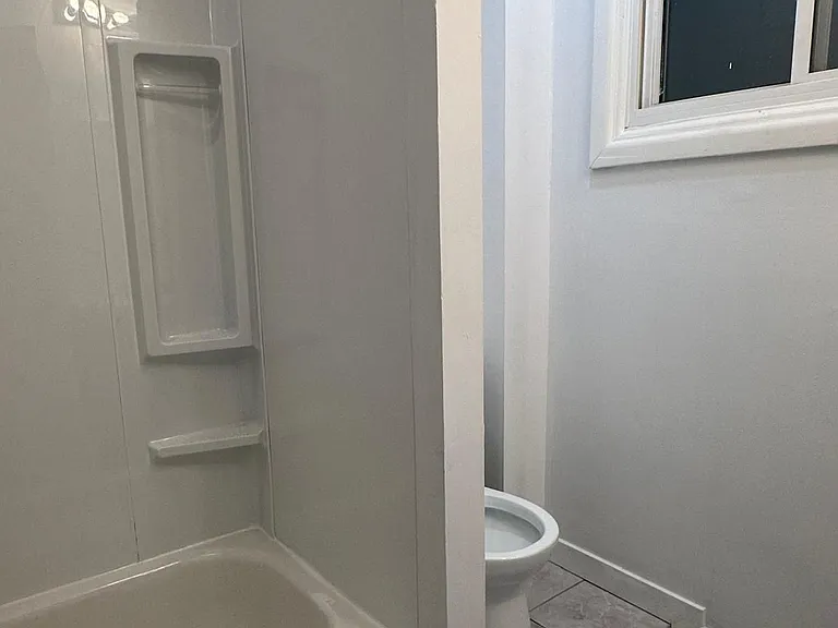 1525 Barton St E #2 — Photo 5