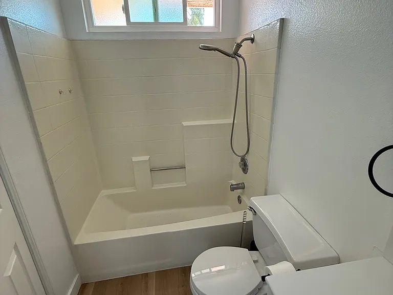 711 Canterbury Cir — Photo 11
