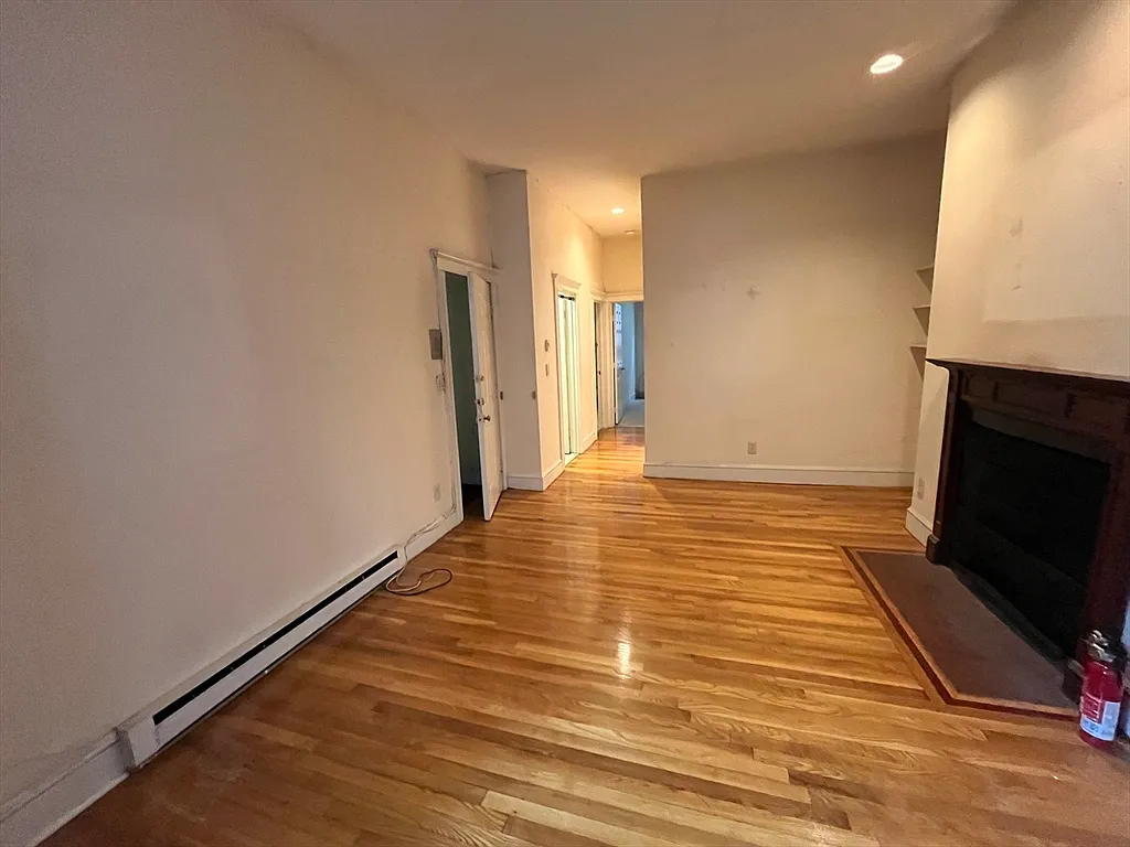 2 bed, 1.0 bath, 760 sqft, $3,350 — Photo 3