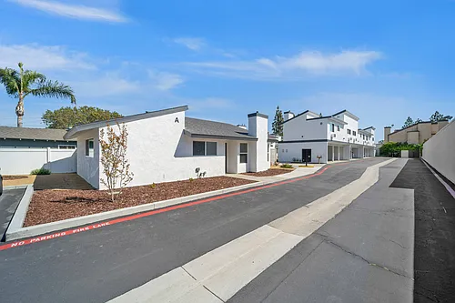 Hamilton Courtyard Apartments Photo 1