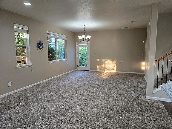 2nd image of 299 NE Idyl Way