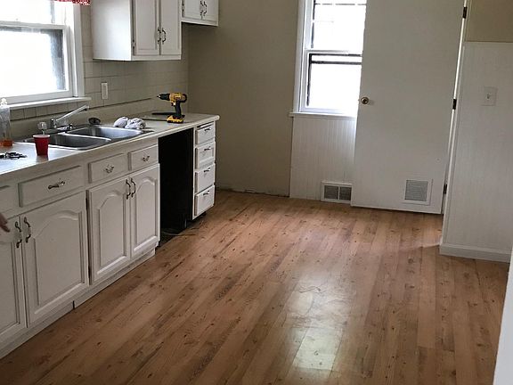 3rd image of 1103 W 6th St