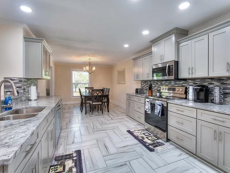 15 Pembroke Ct — Photo 7