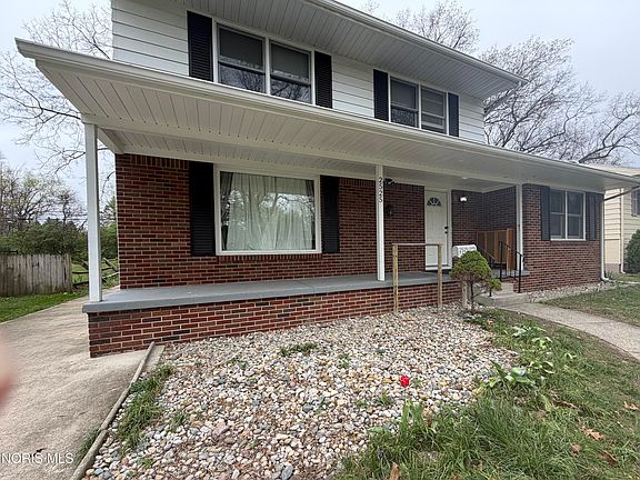 3rd image of 2525 Luddington Dr