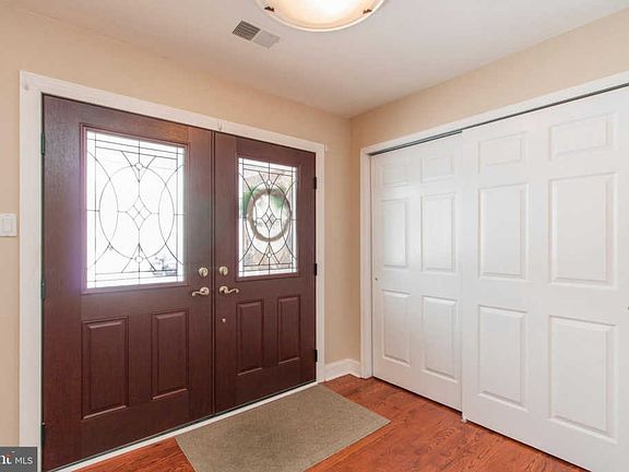 4th image of 45 Nancy Dr
