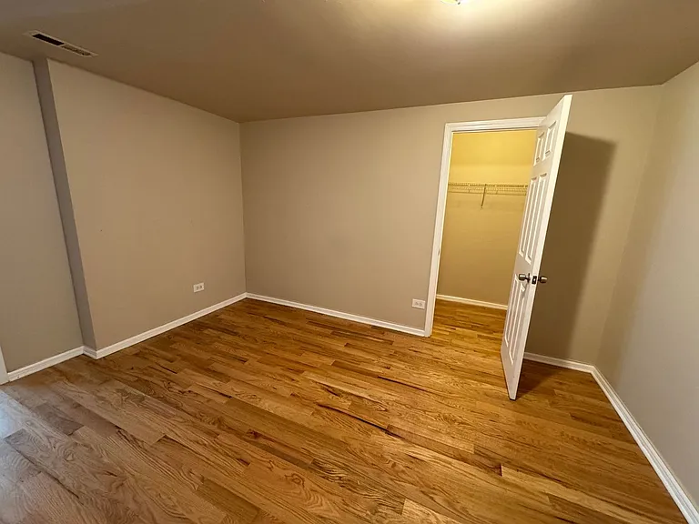 1637 W 77th St #2 — Photo 9