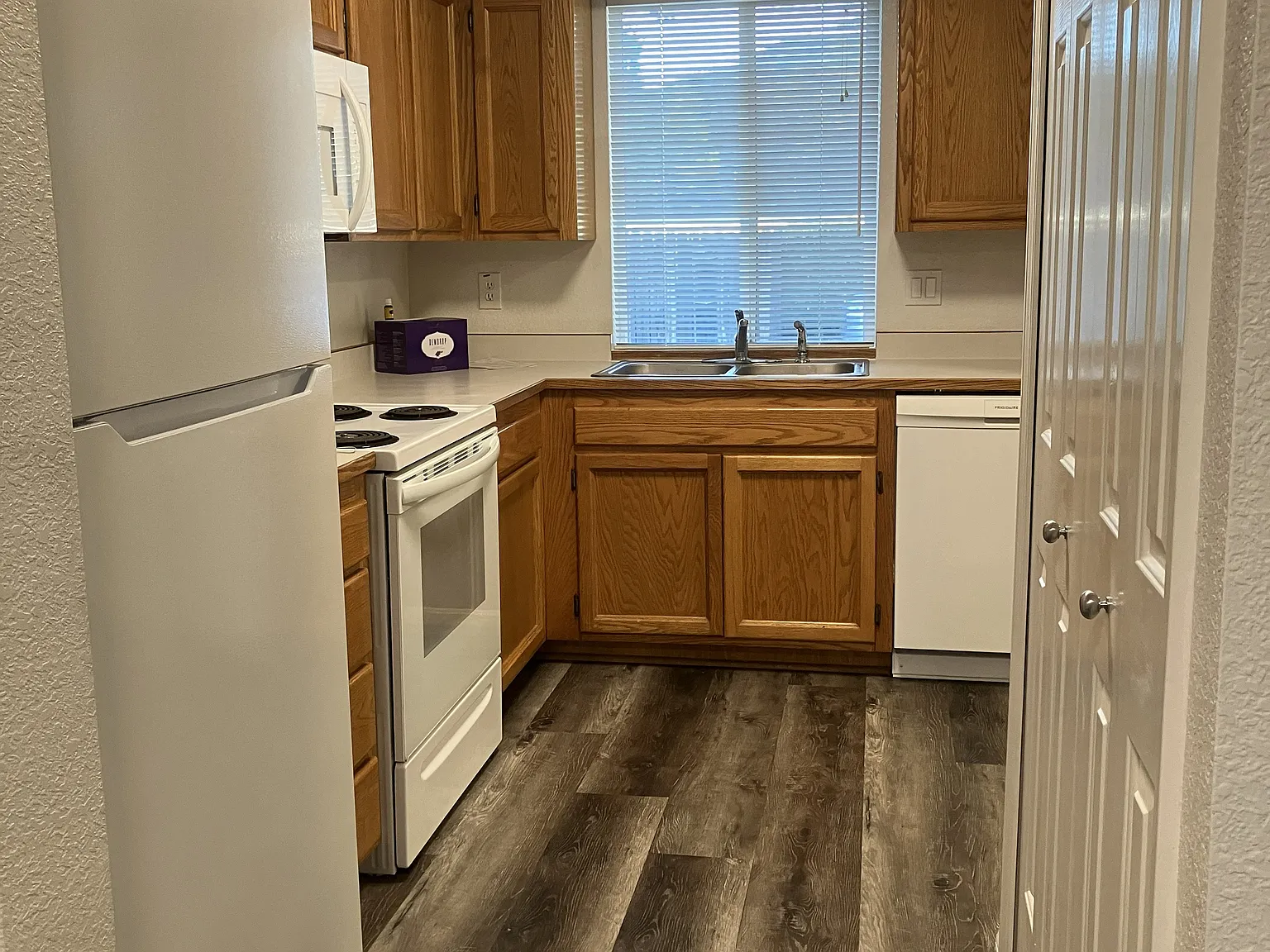 2 bed, 1074 sqft, $1,425 — Photo 3