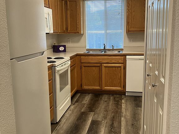 3rd image of 310 NE Terry Ln Unit 2D