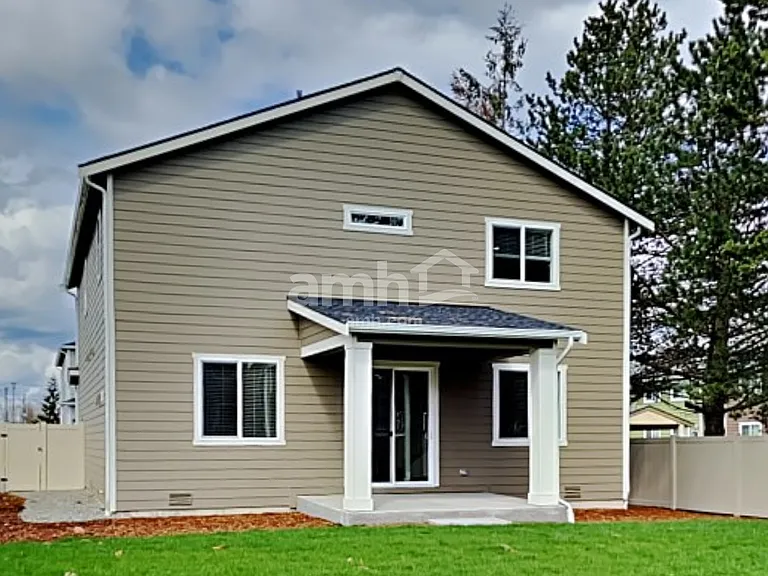 685 Dudley St — Photo 20