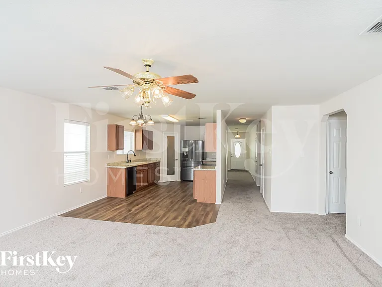 8503 Silver Willow — Photo 3
