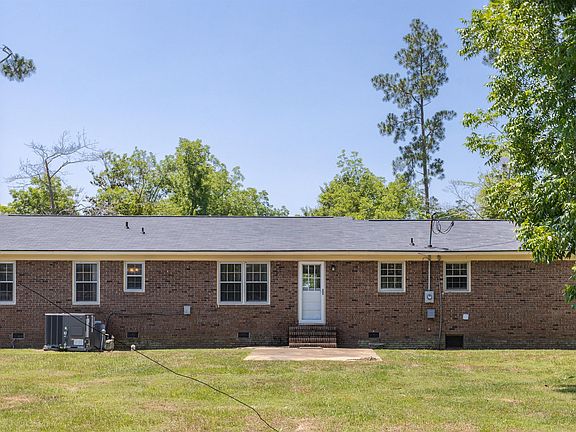 3rd image of 407 Holly Dr