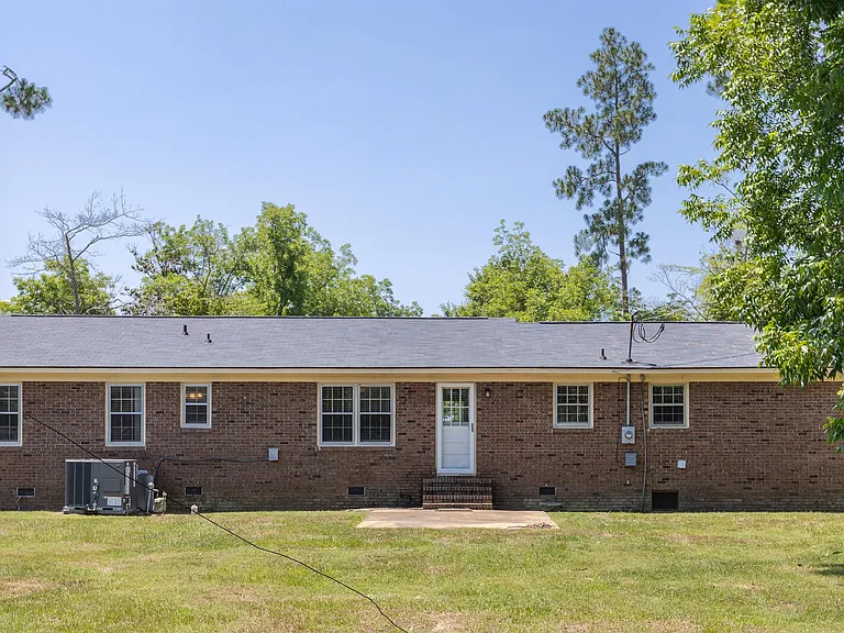 407 Holly Dr — Photo 3
