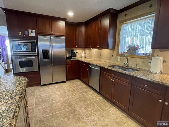3rd image of 62 Avondale Ave