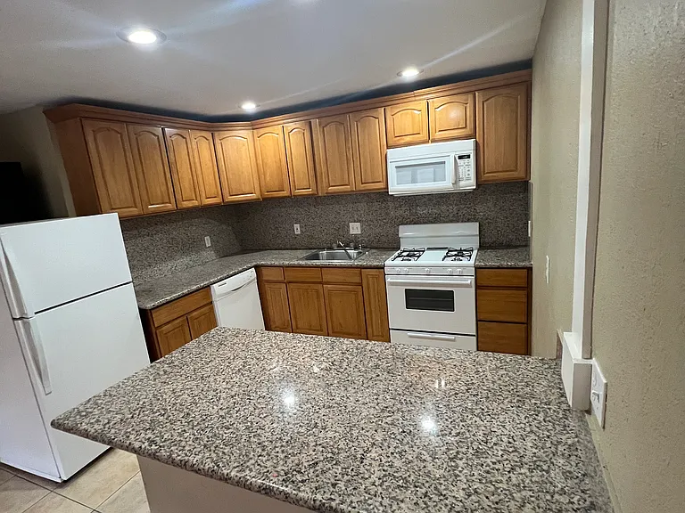 1253 Jefferson Ave #4 — Photo 1