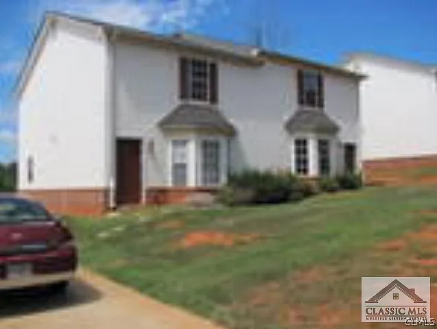 113-115 Westchester Circle photo 1