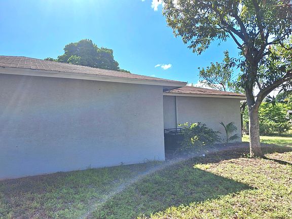 3rd image of 701 NW 15th Court